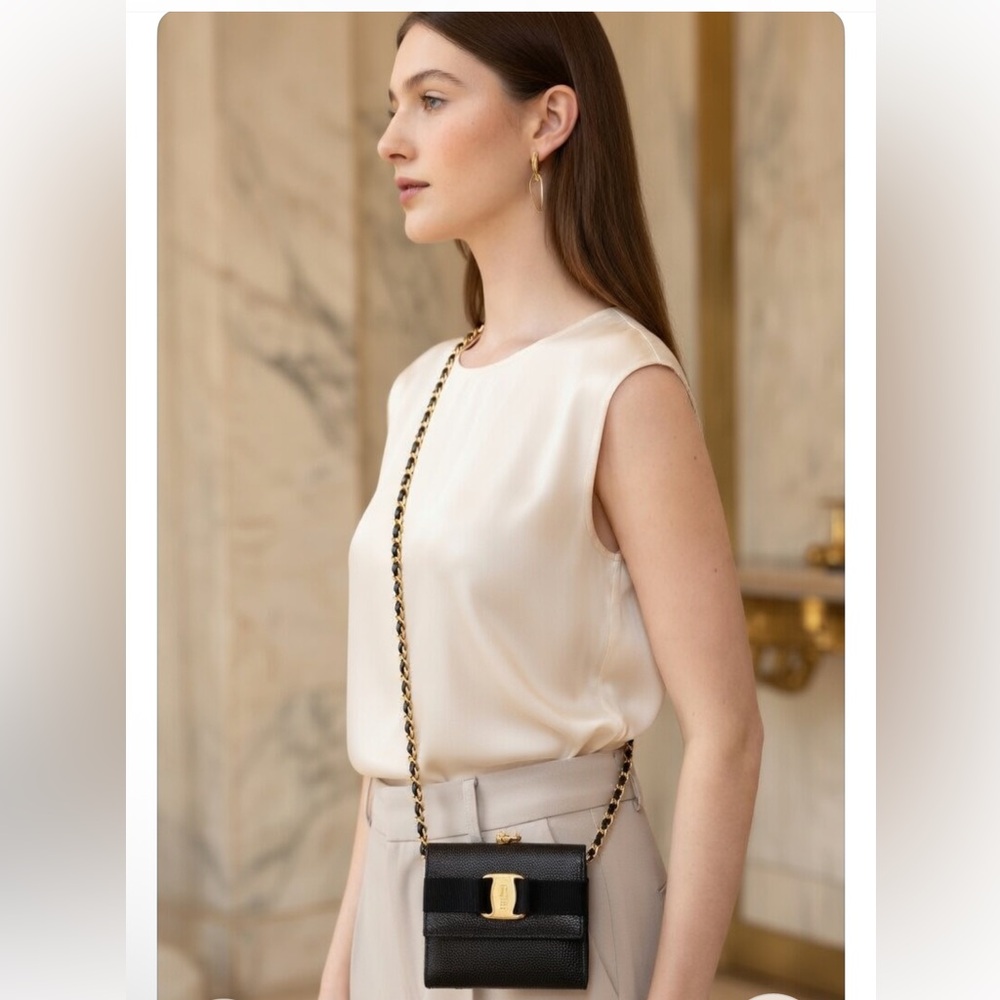 Salvatore Ferragamo LikeNew VARA Bow kisslock Wallet (w/unbranded chain)